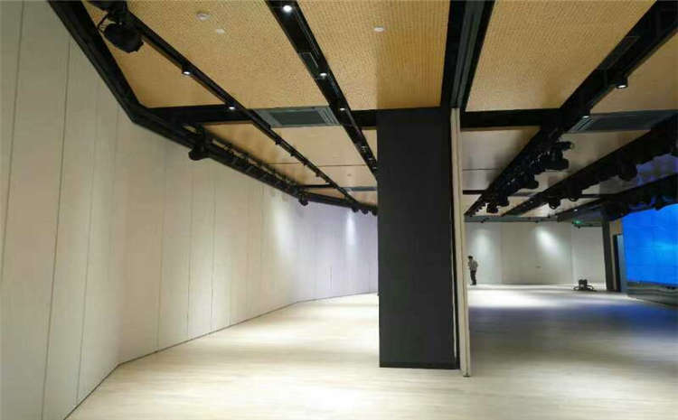 專業的運動籃球地板造價是的多少?