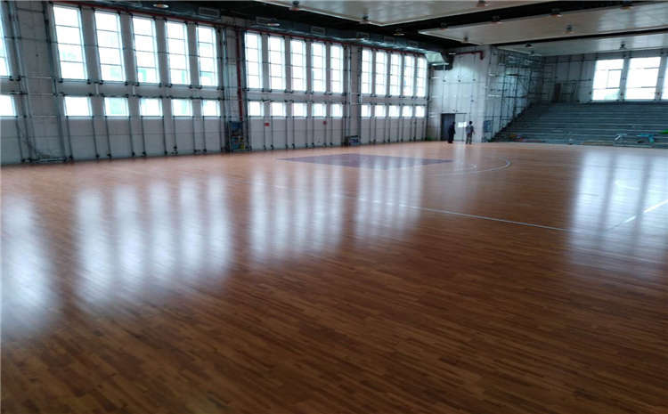22厚羽毛球館木地板多少錢一平米?