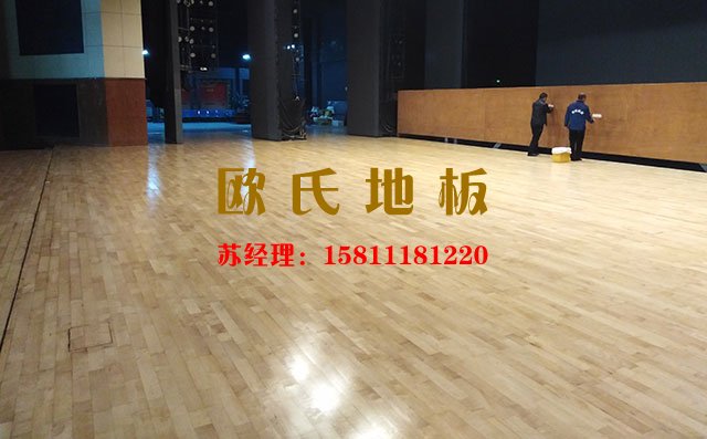 舞臺(tái)木地板為何會(huì)出現(xiàn)裂縫以及如何正確處理