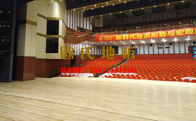 專業(yè)舞臺(tái)木地板出現(xiàn)色差的主要原因在這