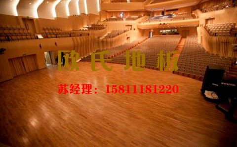 什么是綠色的舞臺運動木地板？