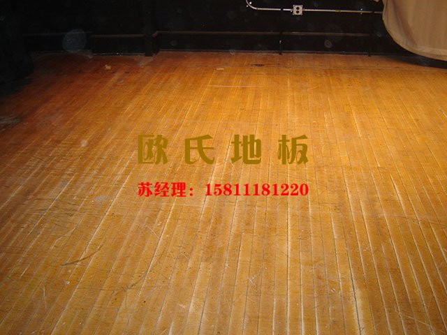 舞臺(tái)地板泡水,運(yùn)動(dòng)木地板泡水,體育木地板泡水,籃球地板泡水