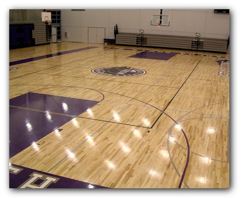  清華假學霸玩3P，運動木地板很專心