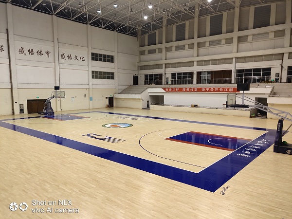 江蘇楓華木籃球運動木地板廠家楓華木籃球地板優勢有哪些